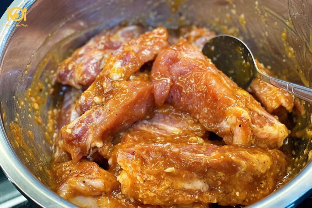 Hướng dẫn cách nấu sườn nướng mật ong đậm đà, chuẩn vị 8 suon-nuong-mat-ong-3