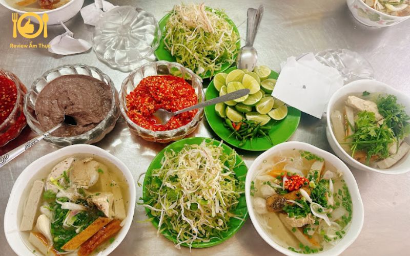 Review quán bún cá Nguyên Loan có thật sự ngon như lời đồn? 8 bún cá Nguyên Loan