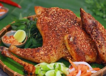 cach-lam-ga-nuong-muoi-ot-bang-lo-vi-song-11