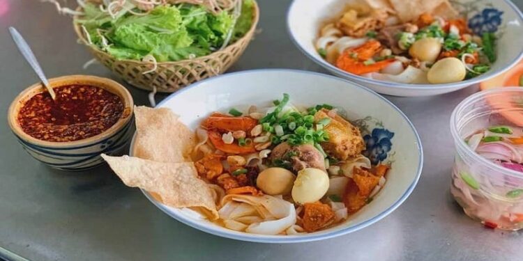 cách nấu mì quảng tôm thịt