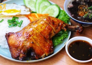 cơm gà nướng mật ong