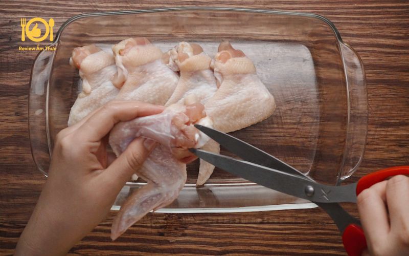 Làm gà nướng muối ớt mật ong với lò nướng hoặc nồi chiên không dầu 15 Gà nướng muối ớt mật ong