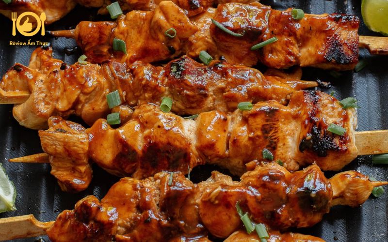 Đổi vị cuối tuần với gà xiên nướng mật ong đơn giản, dễ làm 8 gà xiên nướng mật ong