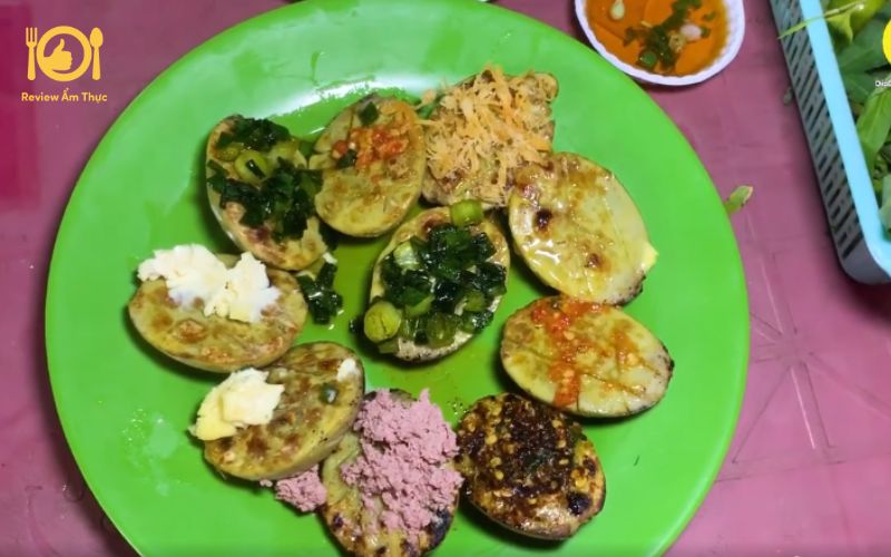 Hột gà nướng muối ớt - Món ăn vặt nổi tiếng tại Sài Gòn 21 hot-ga-nuong-muoi-ot-10