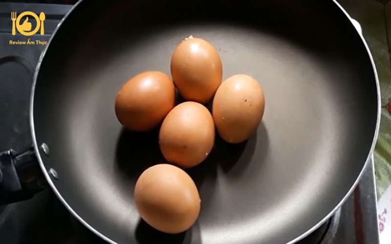 Hột gà nướng muối ớt - Món ăn vặt nổi tiếng tại Sài Gòn 19 hot-ga-nuong-muoi-ot-7