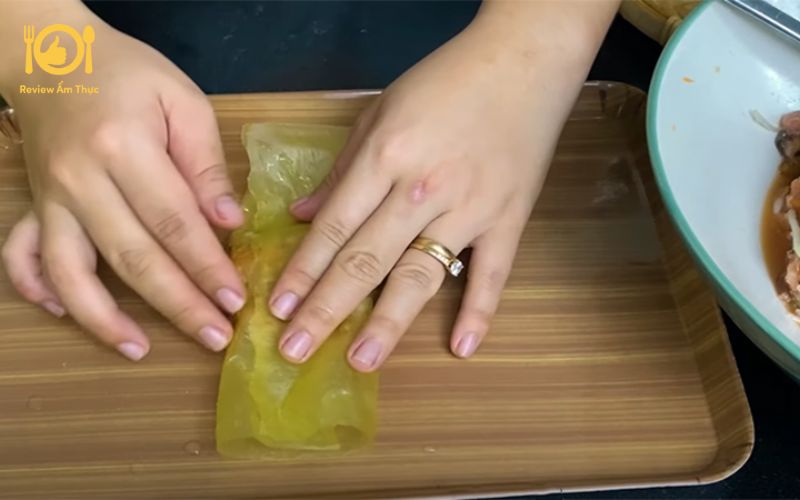 Cách làm nem cua bể vàng ruộm, giòn tan chuẩn vị Hải Phòng 16 nem cua bể