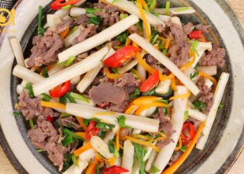 ngó sen xào thịt bò