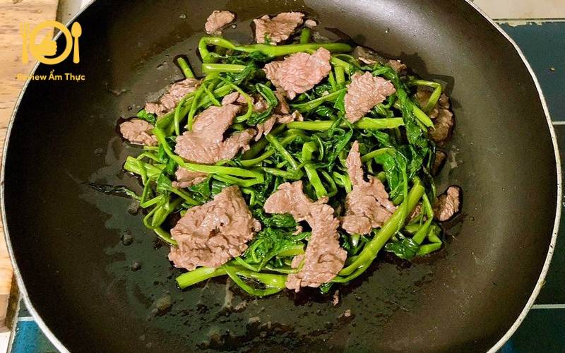 Món rau dớn xào thịt bò - Công thức đơn giản mà đậm đà 10 Các bước thực hiện món rau dớn xào thịt bò