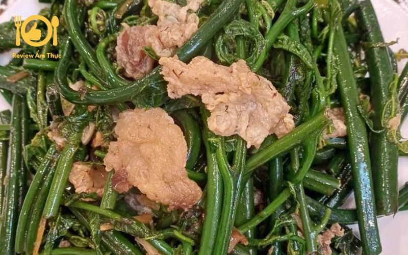 Món rau dớn xào thịt bò - Công thức đơn giản mà đậm đà 12 Rau dớn xào thịt bò chứa bao nhiêu calo?