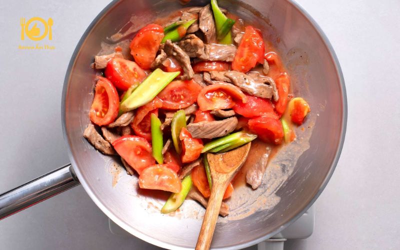 Thịt bò xào cà chua: Món ăn đơn giản, thơm ngon & giàu dinh dưỡng 14 thit-bo-xao-ca-chua-5