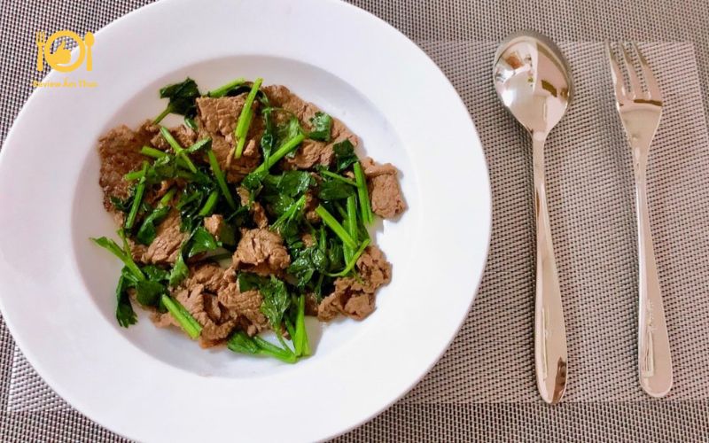 Thịt bò xào cần tây - Món ăn thơm ngon bổ dưỡng cho cả gia đình 10 thit-bo-xao-can-tay-1