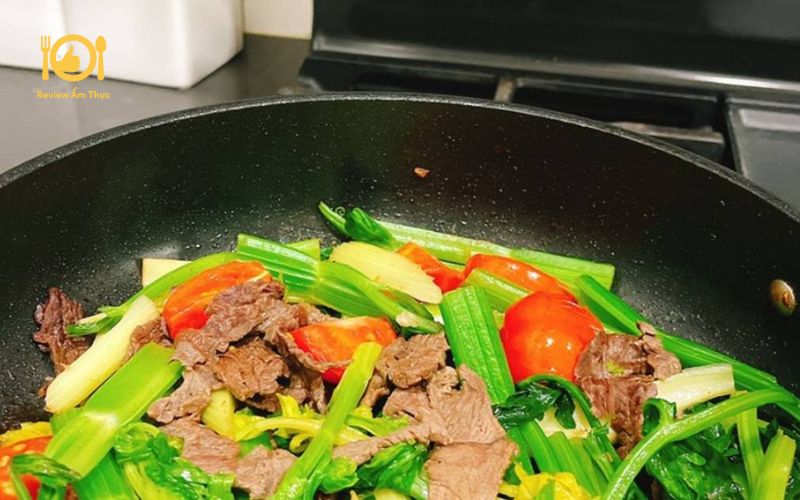 Thịt bò xào cần tây - Món ăn thơm ngon bổ dưỡng cho cả gia đình 15 thit-bo-xao-can-tay-6