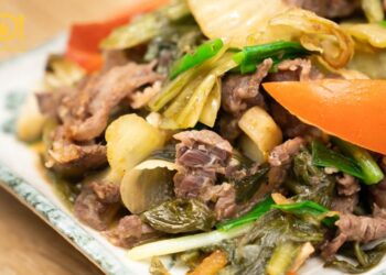 thịt bò xào dưa chua