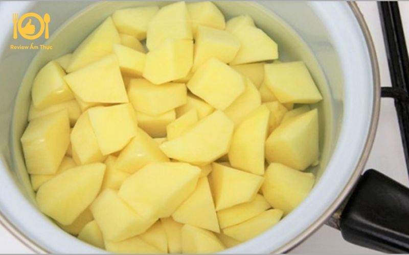 Thịt bò xào khoai tây - Món ngon dễ nấu và cực kỳ hao cơm 10 thit-bo-xao-khoai-tay-7