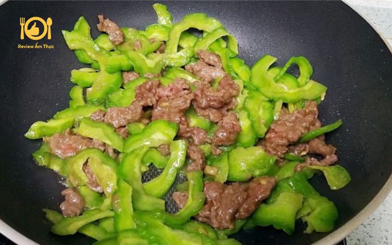 Mẹo làm thịt bò xào mướp đắng ít đắng, thơm ngon bổ dưỡng 10 thit-bo-xao-muop-dang--1
