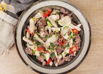 thịt bò xào nấm đùi gà