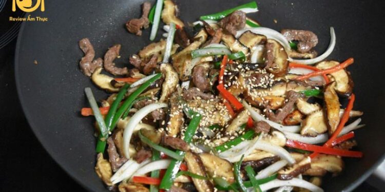 thịt bò xào nấm hương