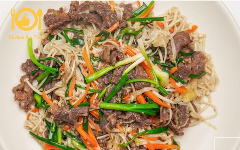 Thịt Bò Xào nấm kim châm - Sự Kết Hợp Đậm Đà Và Hấp Dẫn! 7 thịt bò xào nấm kim châm