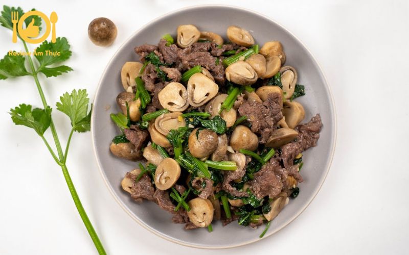 Cách Chế Biến Thịt Bò Xào Nấm Rơm Đơn Giản và Thơm Ngon 6 thịt bò xào nấm rơm