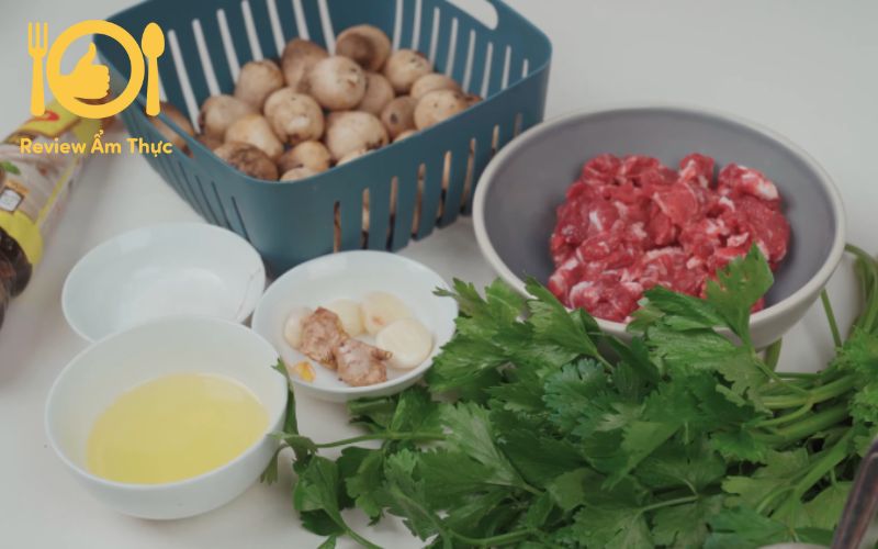 Cách Chế Biến Thịt Bò Xào Nấm Rơm Đơn Giản và Thơm Ngon 7 thịt bò xào nấm rơm