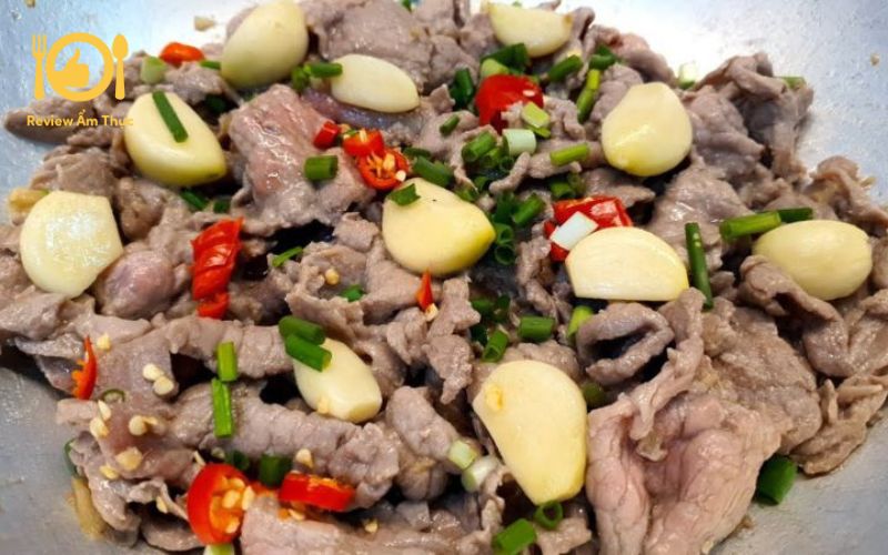 Cách nấu món thịt bò xào tỏi đậm vị, siêu hấp dẫn 9 thịt bò xào tỏi