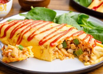 trứng omurice