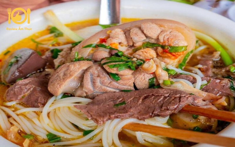 Review bún bò Huế Nghĩa Tân - Quán ăn đạt doanh thu khủng 11 Bún bò Huế Nghĩa Tân