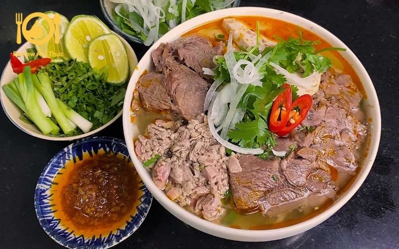 Review quán bún bò Hương Giang Nha Trang có gì hấp dẫn? 7 bún bò Hương Giang Nha Trang