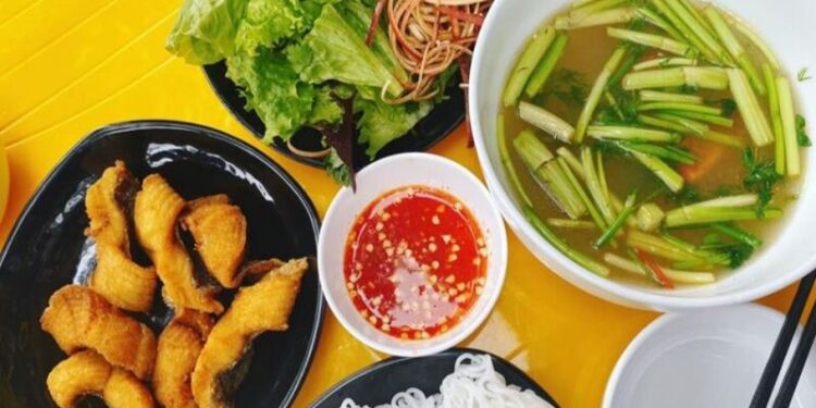 Bún cá chấm Gốc Đa