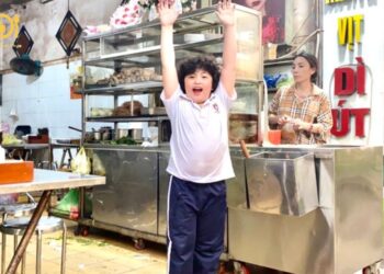 Bún măng vịt dì út