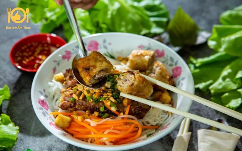 Review bún thịt nướng chị Tuyền - Biểu tượng của ẩm thực Sài Gòn 11 bún thịt nướng chị tuyền