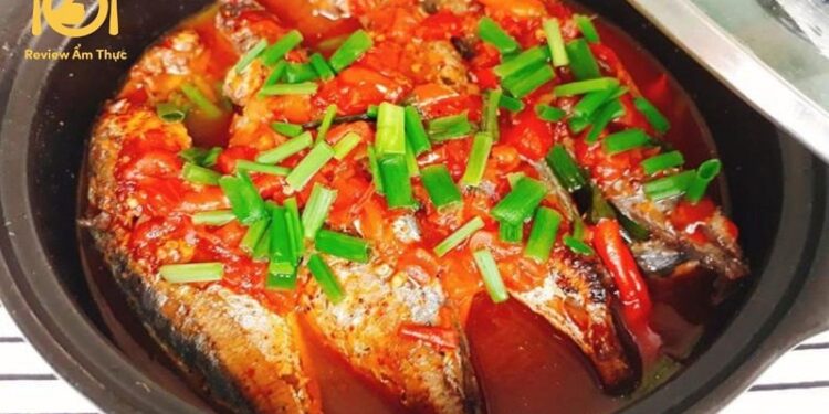 cá nục nướng sốt cà chua