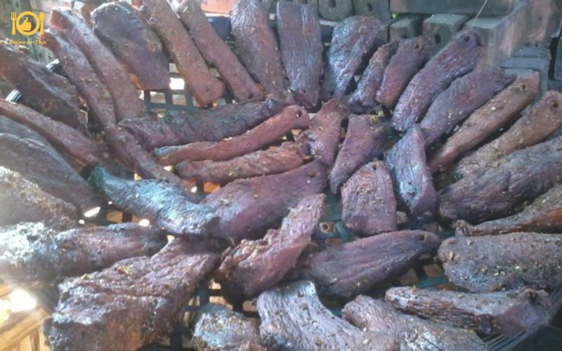 Nguồn gốc và cách ăn thịt trâu gác bếp gác bếp đúng điệu 9 cách ăn thịt trâu gác bếp