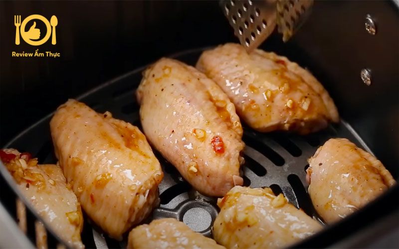 Cách làm cánh gà nướng ngũ vị hương vàng ươm, thơm nức mũi 11 Nướng gà ngũ vị hương bằng nồi chiên không dầu