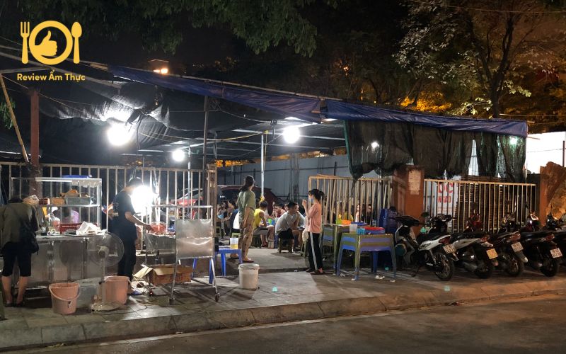 Bỏ túi 2 địa điểm chân gà nướng Cầu Giấy chất lừ, ngon số dách 6 Chân gà nướng Cầu Giấy - Tanka Quán - Hình ảnh không gian bên ngoài quán