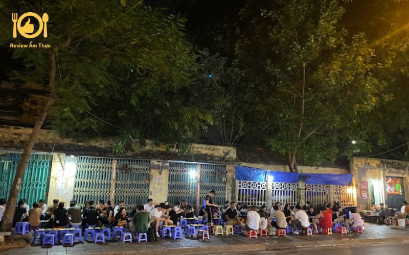 Review quán chân gà nướng Thụy Khuê - Quán vỉa hè cực đông khách 8 chân gà nướng thụy khuê