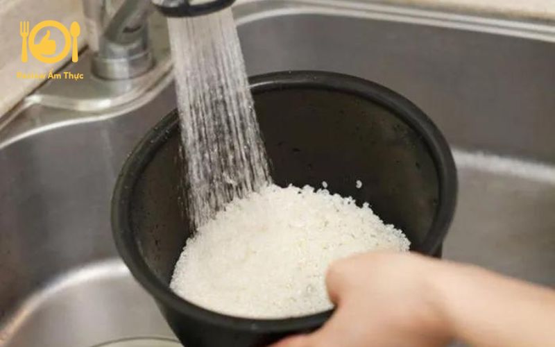 Cách nấu cơm gà Hải Nam - Món ngon Singapore ngay tại nhà 13 Bước 2: Nấu cơm