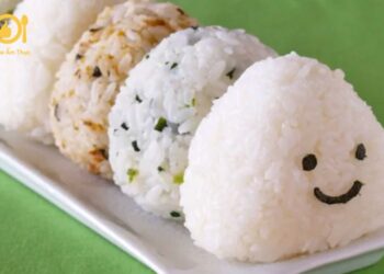 cơm nắm nhật bản