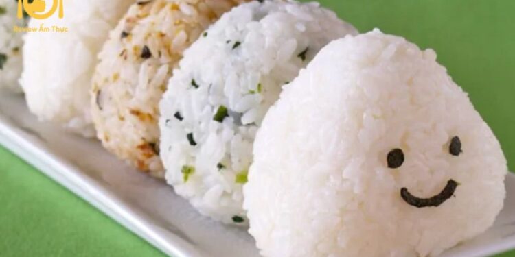 cơm nắm nhật bản