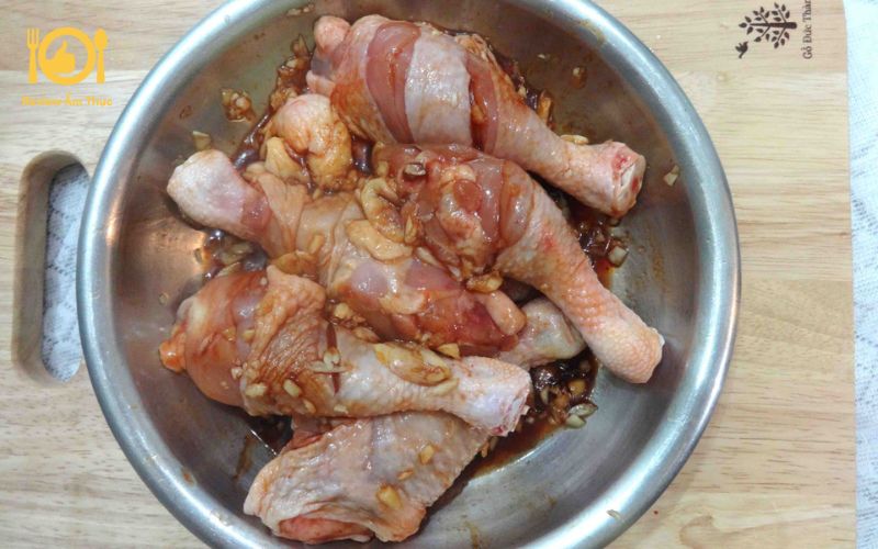 Bí quyết làm đùi gà nướng bơ tỏi thơm ngon, da giòn thịt mềm 12 đùi gà nướng bơ tỏi