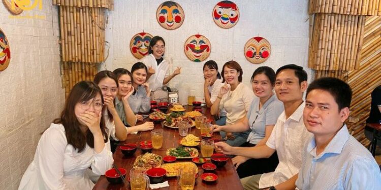 Review quán gà nướng lu Hoàng Cầu nổi tiếng tại Hà Nội 6 ga-nuong-lu-hoang-cau-6