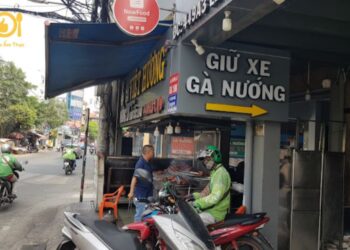 gà nướng lu việt hương