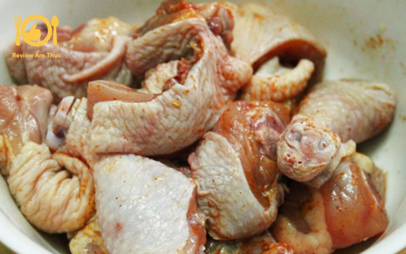 Cách làm gà nướng ống tre - Món ngon dân dã chiêu đãi cả nhà 17 Bước 1: Ướp thịt gà