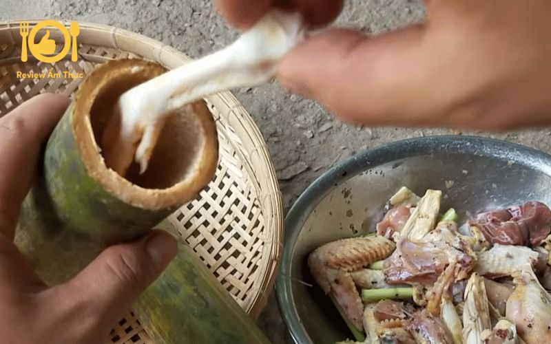 Cách làm gà nướng ống tre - Món ngon dân dã chiêu đãi cả nhà 18 ga nuong ong tre 5