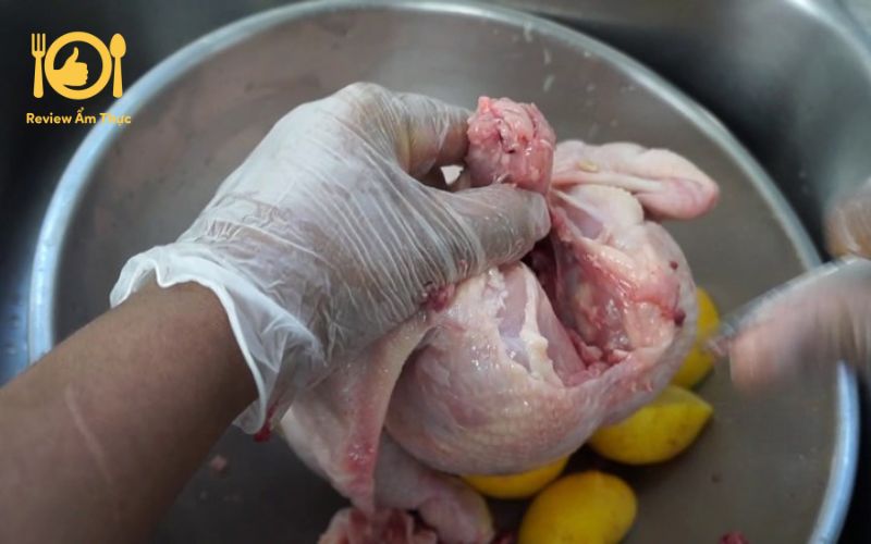 Bí quyết làm món gà nướng sả ớt thơm ngon, da giòn 10 Mẹo sơ chế gà hết mùi hôi