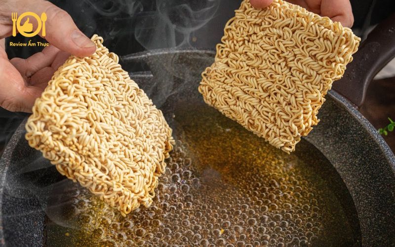 Bí quyết làm mì xào giòn ngon như nhà hàng với vài bước đơn giản 14 mì xào giòn