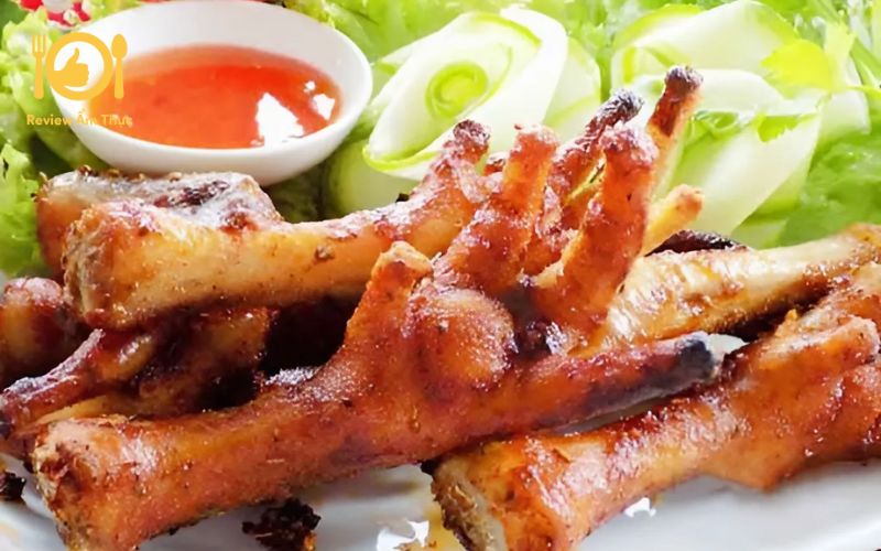 Ngon “bá cháy” với 5+ công thức nước chấm chân gà nướng đơn giản 13 Pha nước chấm chân gà nướng với tương ớt