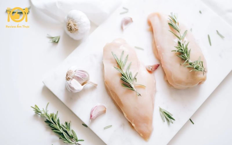 Ức gà nướng giấy bạc - Bí quyết cho bữa tối ngon miệng và mới mẻ 8 ức gà nướng giấy bạc