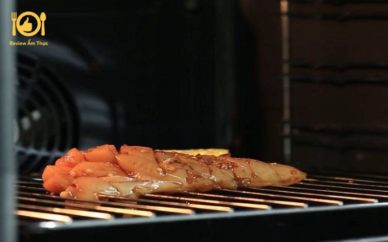 Làm món ức gà nướng mật ong ngon đúng điệu với các bước dễ dàng 12 ức gà nướng mật ong