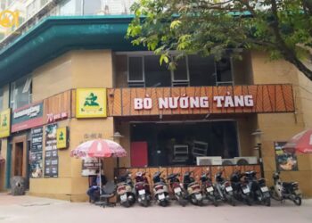 bò nướng tảng nguyên hồng